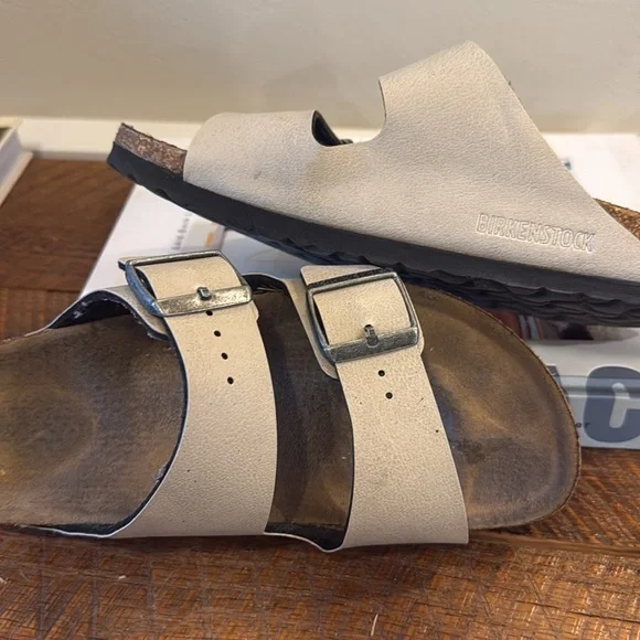 Women’s Birkenstock Arizona Slide Sandals. Taupe, 2-strap with buckles. - Picture 5 of 5